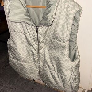 Women’s outerwear Vine&valley Reversible Puffer vest#coldweathermusthave#green